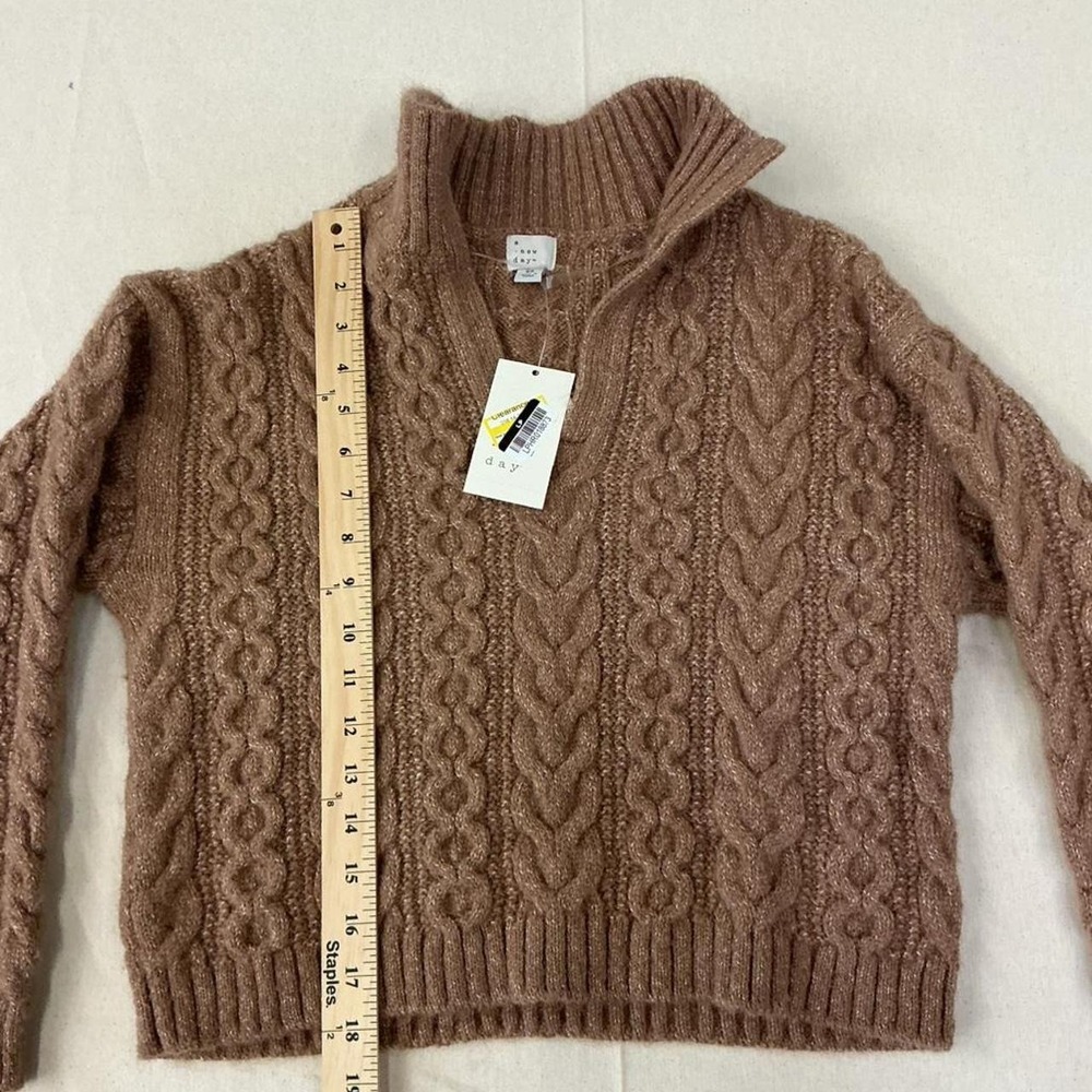 A‎ New Day cable knit cropped sweater